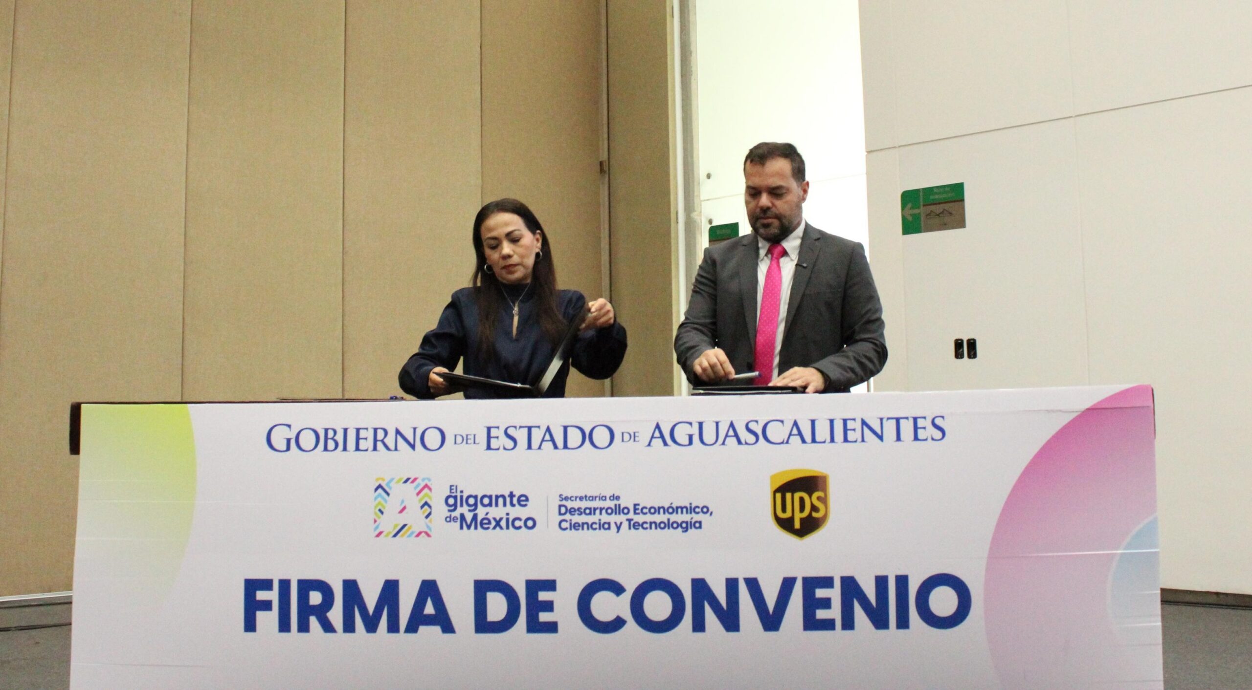 firma convenio GOBEDO-UPS